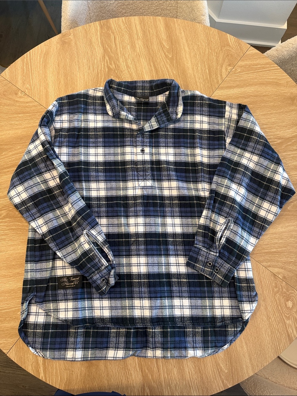 Men's Blue & White Plaid Long-Sleeve Button-Down Shirt